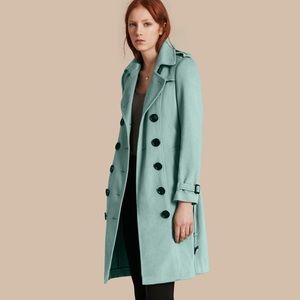 ISO BURBERRY TRENCH COAT